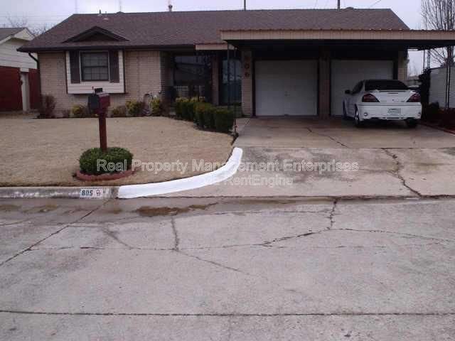 Photo - 805 SW 8th St