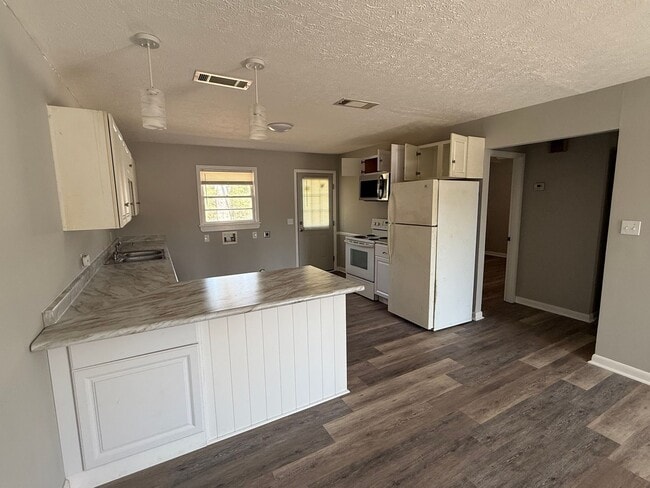 Building Photo - 468 Taylor St Unit 2