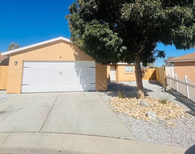 3 Bedroom 2 Bathroom Home! - 3 Bedroom 2 Bathroom Home!