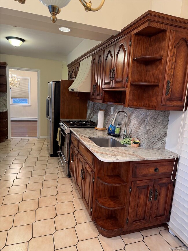 Photo - 26 Grand St S