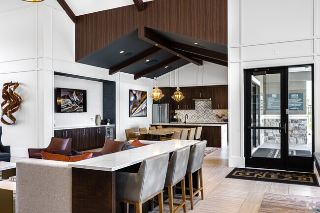 Interior Photo - MAA ONE28