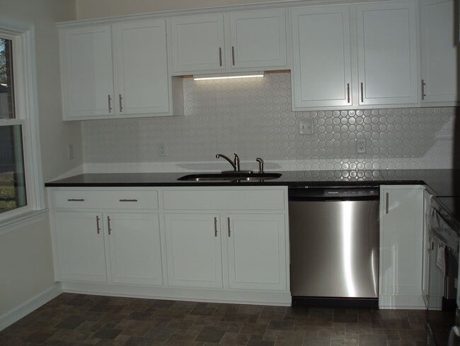 Photo - FOR RENT - 3 Bedroom / 1 Bath Ranch in Chesapeake!