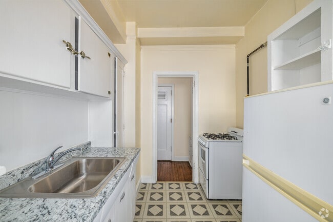 Studio - 500SF - Kitchen