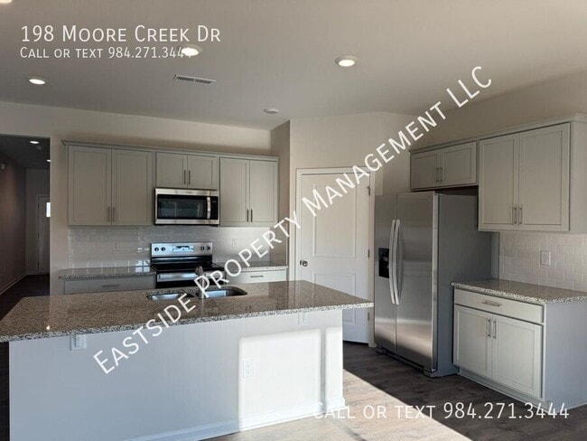 Photo - 198 Moore Crk Dr