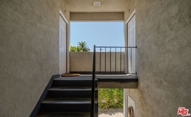 Photo - 2210 S Sycamore Ave Unidad 3