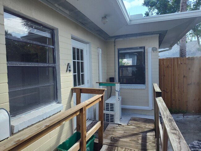 Photo - 318 N Oleander Ave
