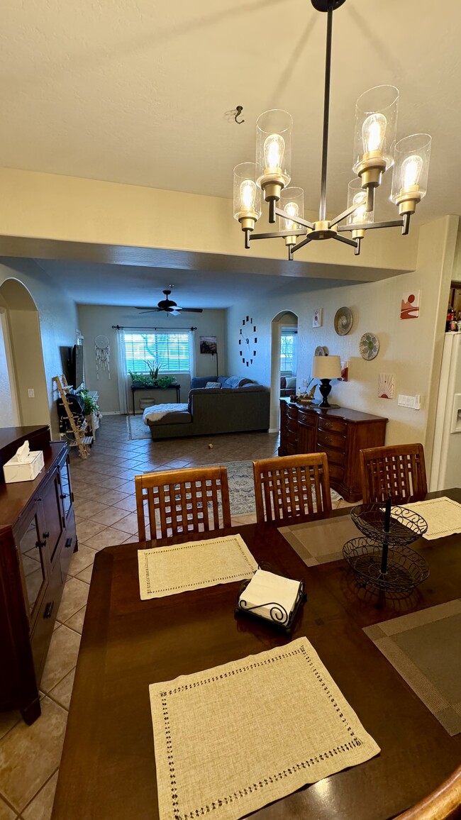 Dining room - 16410 S 12th St Unit 125