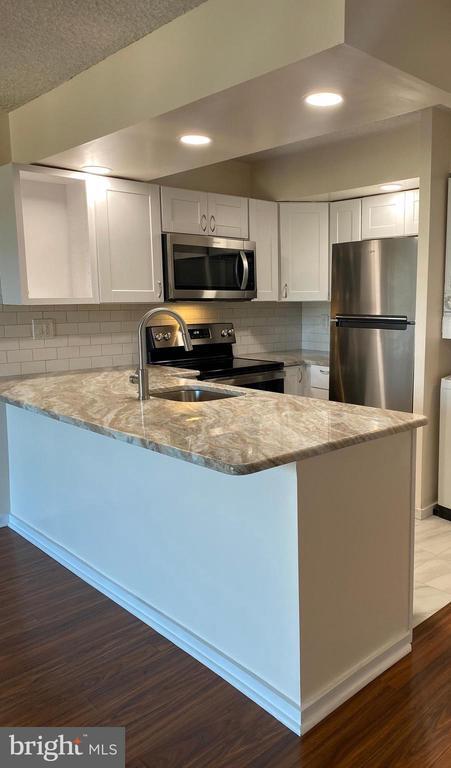 Photo - 200 Lombard St Unit 633