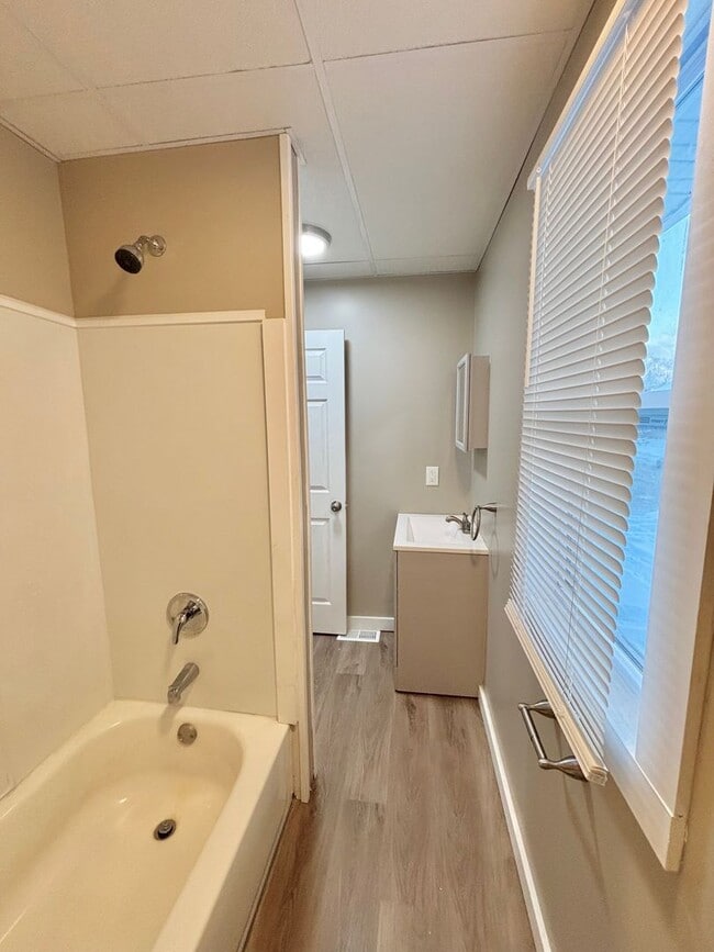 Photo - 1378-1382-1382 Dewey Ave Unidad 1382 Dewey Ave UP