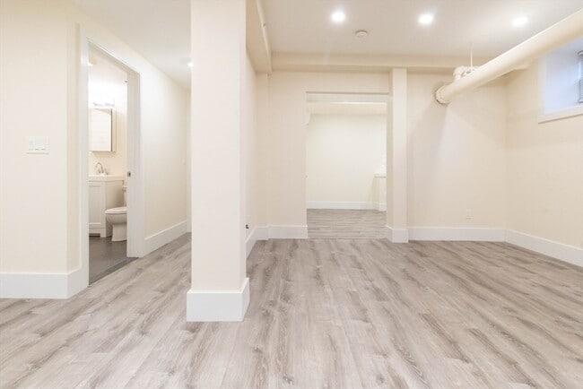 Building Photo - 24 Peterborough St Unit 31