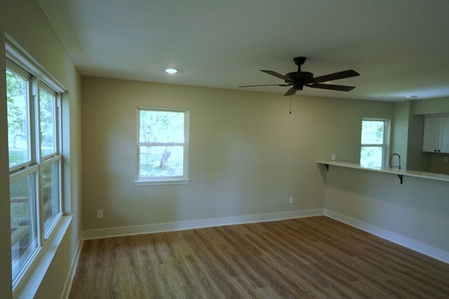 Photo - 1104 N 1200 Rd