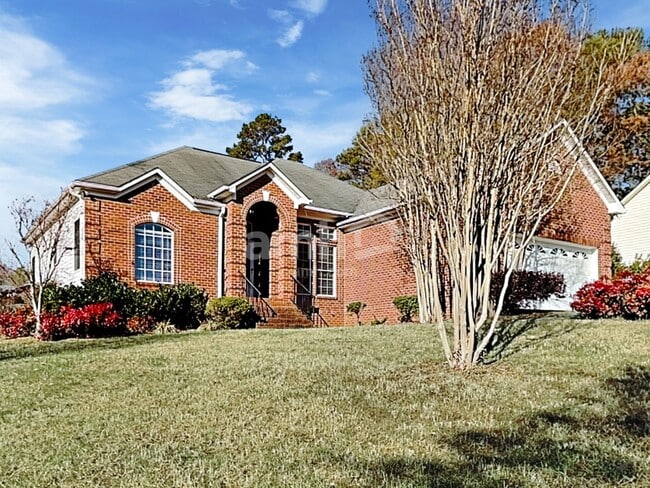 Building Photo - 4700 Greenfield Way Dr