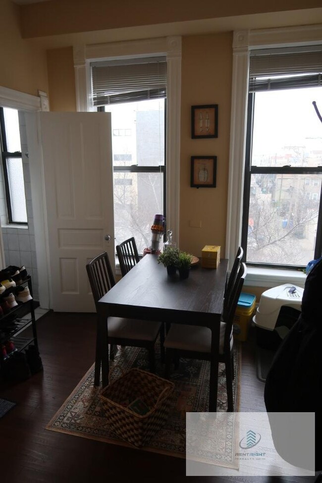 Photo - 1547 W Blackhawk St Unit 2C