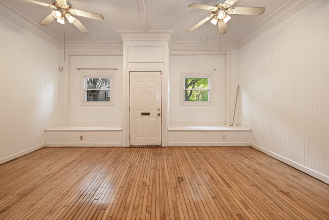 Living Rm w/ Built-in Benches - 2772 N Bremen St Unit 2772 Bremen