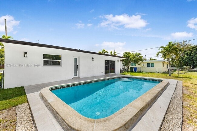 Building Photo - 6335 Southgate Blvd Rental
