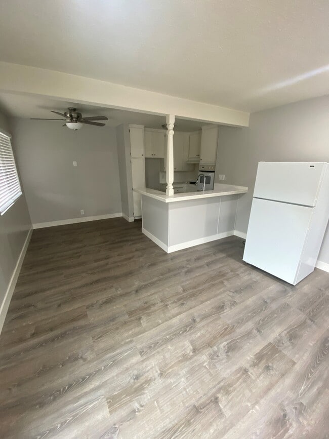 Photo - Lawrence Arms Apartments