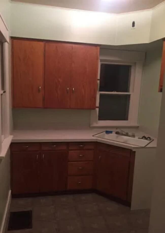 Photo - 916 W 18th St