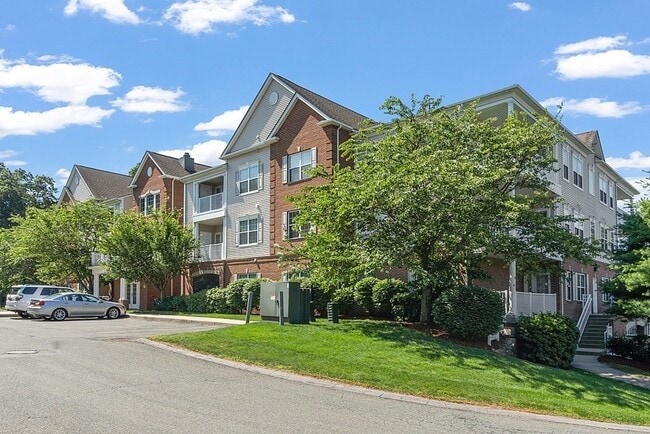Building Photo - 170 Haverhill St Unit 136
