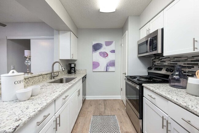 Sequoia floor plan kitchen profile 1x1 750 sq ft