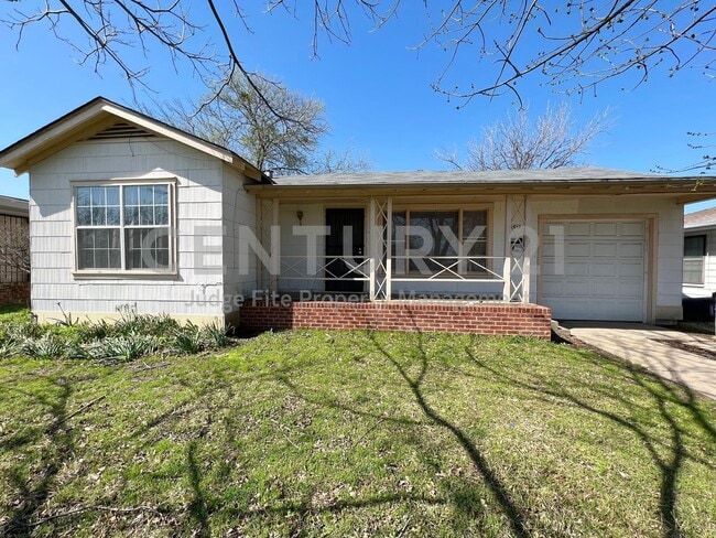 Building Photo - Cute 2/1/1 in Fort Worth Ready For Move-In! Rental