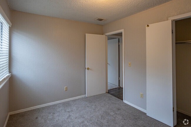 2BR, 1BA - 874SF