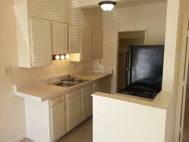Photo - 1BD/1BA close to Moana/So. Virginia $1,350 avail immediately