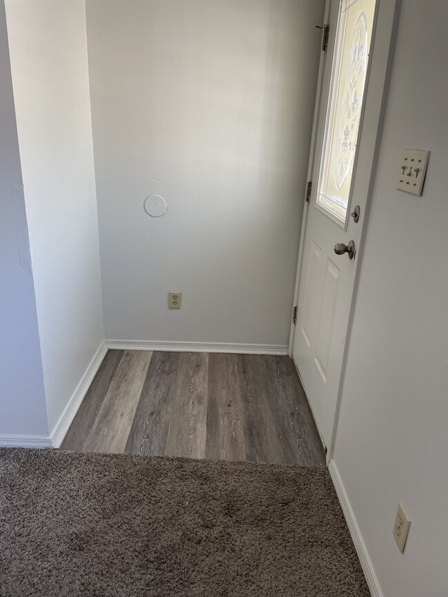 Building Photo - 902 W Oklahoma Ave