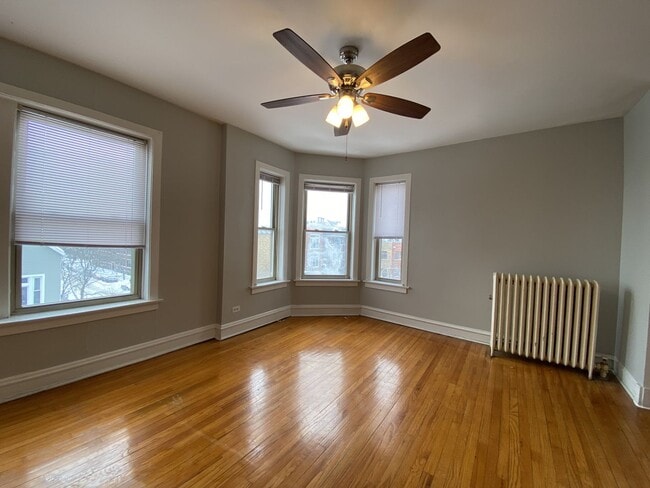 Photo - 1064 W Cornelia Ave Unit 1064-2