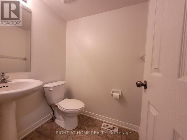 Photo - 204 Rolling Meadow Crescent