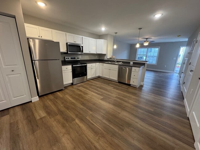 1601 Woodrow Cir
