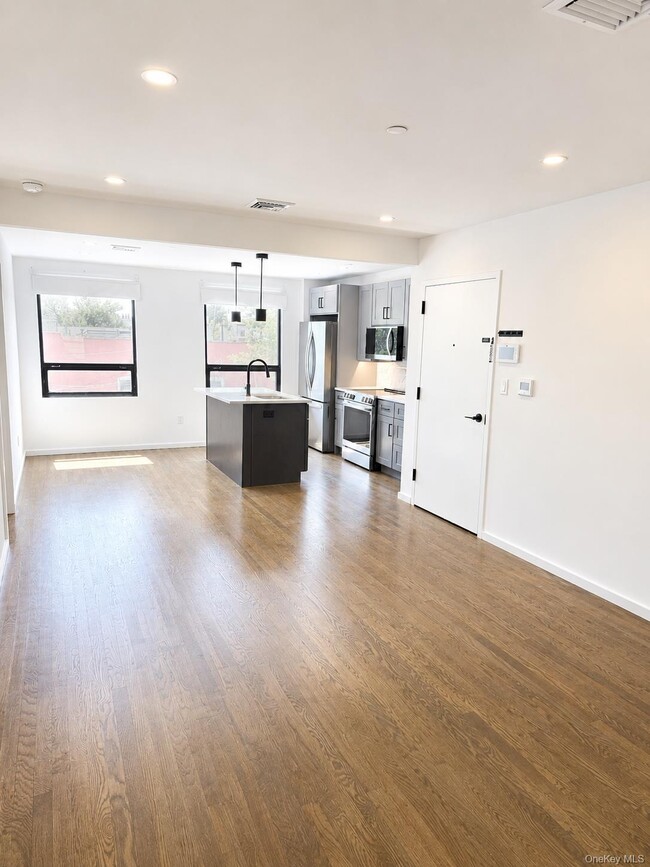Photo - 20-01 Steinway St Unit 3