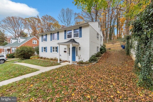Building Photo - 3825 Larchwood Rd