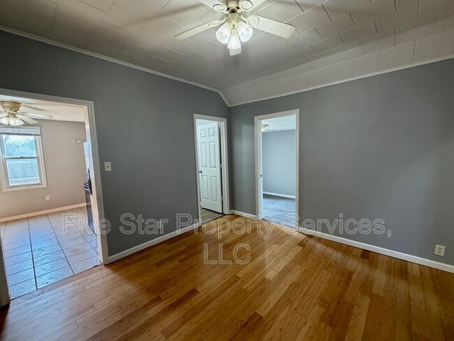 Photo - 100 1/2 N State St