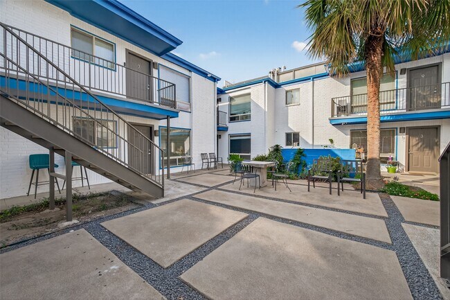 Photo - 2020 Huldy St Unit 2