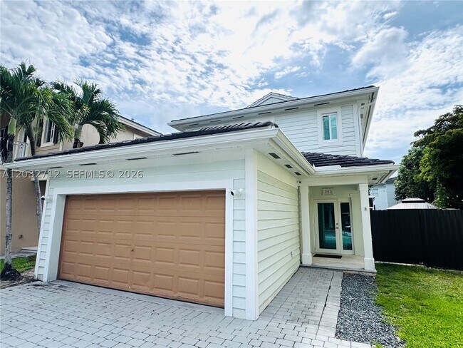 Photo - 363 NE 35th Ave