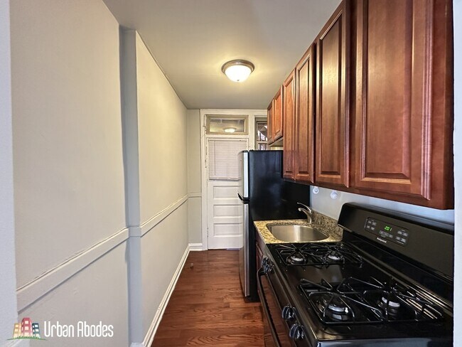 Photo - 528 W Surf St