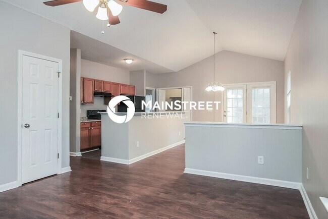 Photo - 3 Bedroom Pet-Friendly Home in Durham, NC with Main Street Renewal