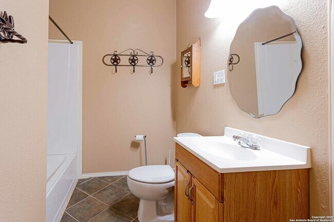 Photo - 611 W Ridgewood Ct