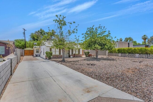 Photo - Charming home located in a highly convenient central Phoenix area