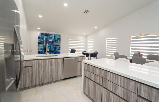 Photo - 1328 Plumosa Way