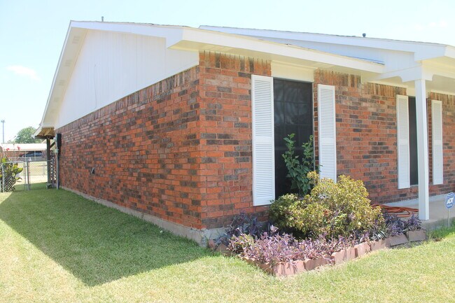 4208 Arbor Dr