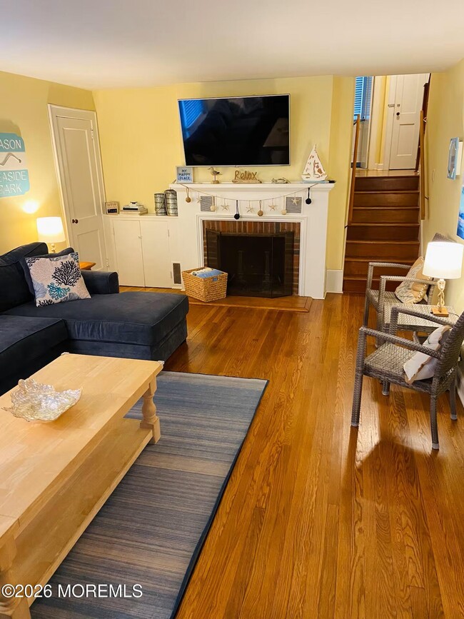 Photo - 16 N Bayview Ave