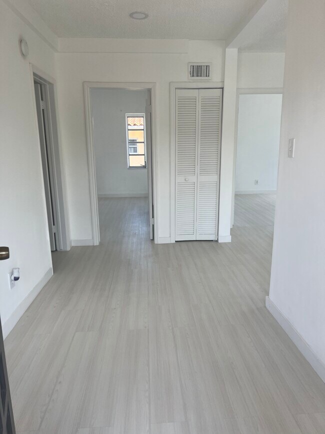 Photo - 2063 SW 6th St