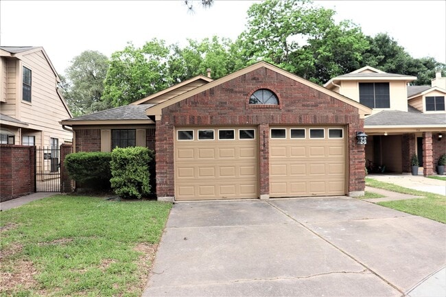Building Photo - 7718 High Village Dr