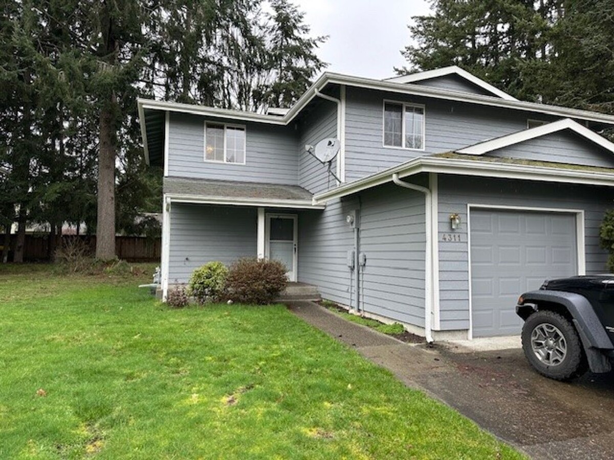 3 Bedroom Duplex Price reduced - 3 Bedroom Duplex Price reduced House