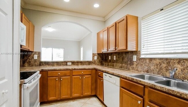 Photo - 665 SE 31st Ave