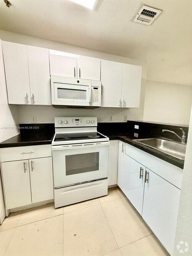 Building Photo - 1043 NW 4th St Unit 8 Rental