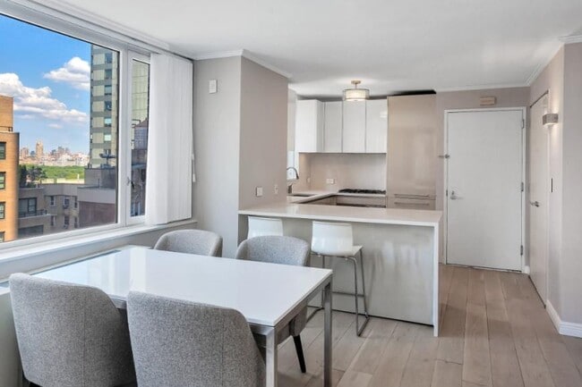 Building Photo - 1 bedroom in New York NY 10019 Unit 25G Rental