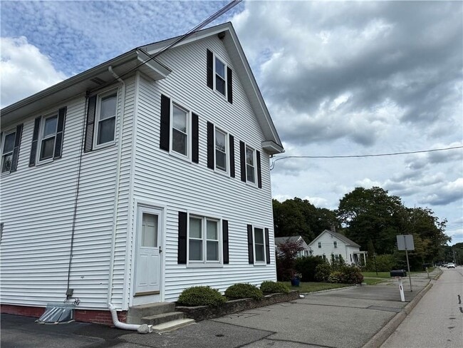 Building Photo - 88 Newman Ave