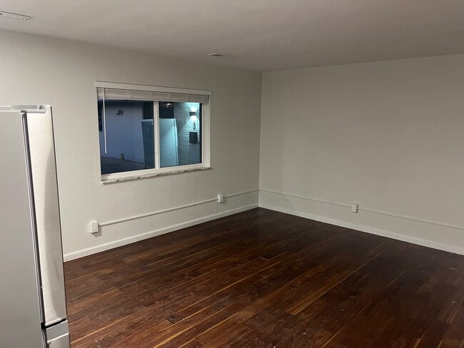 1906 Rhodes St Unit 4